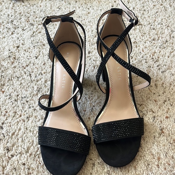 Kelly & Katie Shoes - Kelly & Katie Black Heeled Sandals Size 8